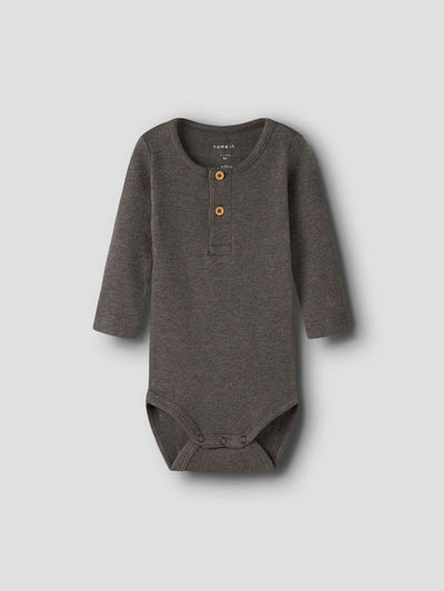 NAME IT BABY LANGÆRMET RIBSTRIKKET BODYSTOCKING  Delicioso